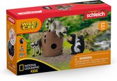 schleich WILD LIFE Speelfigurenset - Wasbeer en het Stinkdier hebben Speelplezier met de Noot - Kinderspeelgoed voor Jongens en Meisjes - 3 tot 8 jaar - 5 Onderdelen - 42532