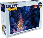 Puzzel Een kerstboom in het besneeuwde bos - Legpuzzel - Puzzel 500 stukjes - Kerst - Cadeau - Kerstcadeau voor mannen, vrouwen en kinderen