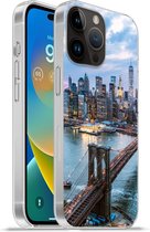 Geschikt voorApple Iphone 14 Pro - Softcase hoesje - New York - Brooklyn Bridge - Boot - Siliconen Telefoonhoesje