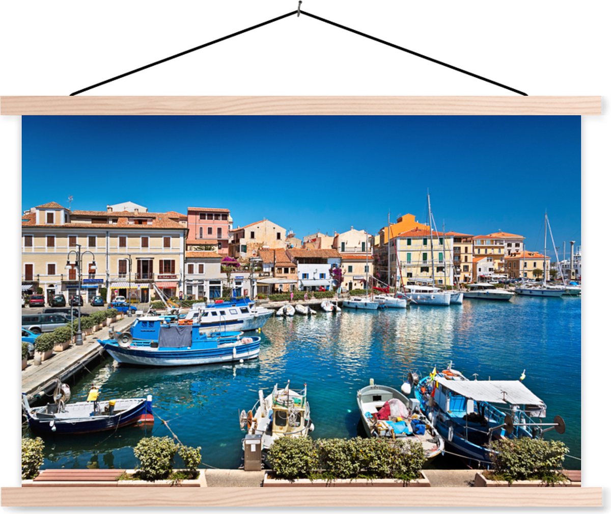 Posterhanger incl. Poster - Schoolplaat - Haven in La Maddalena in Sardinië - 90x60 cm - Blanke latten - TextilePosters
