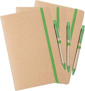 Set van 3x stuks nature look schriften/notitieboekje met groen elastiek A5 formaat - blanco paginas - opschrijfboekjes -60 paginas