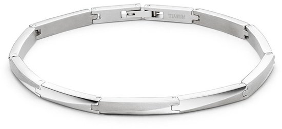 Zilverkleurig titanium schakelarmband met gebogen, mat afgewerkte middenstukken en glanzende zijkanten.