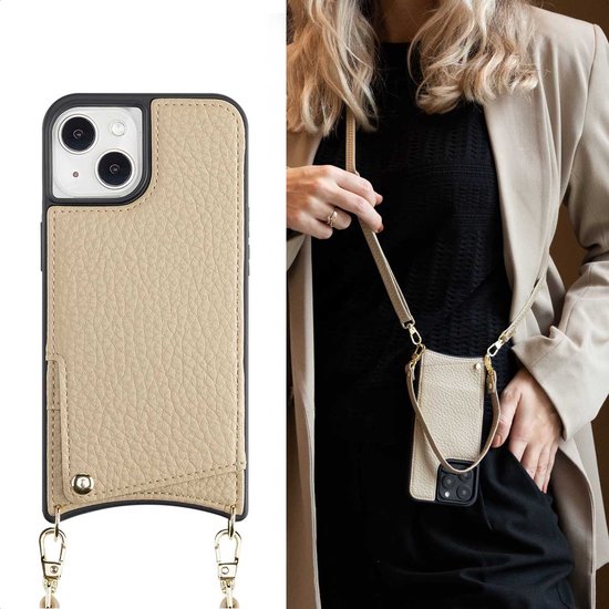 Beige telefoonhoesje met leertextuur en koord, gedragen door een vrouw.