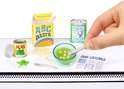 Mini ABC Pasta met lettervormige pasta, erwten en Coral Seaweed Soup in een kom met een lepel en 'Job Listings'-papier.