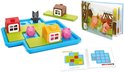 Het spel met huizen, varkens en wolf op een blauw bord, met de oplossingen in een boekje.