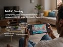 Man die een Nintendo Switch 2 vasthoudt met een reflectiewerende screenprotector.