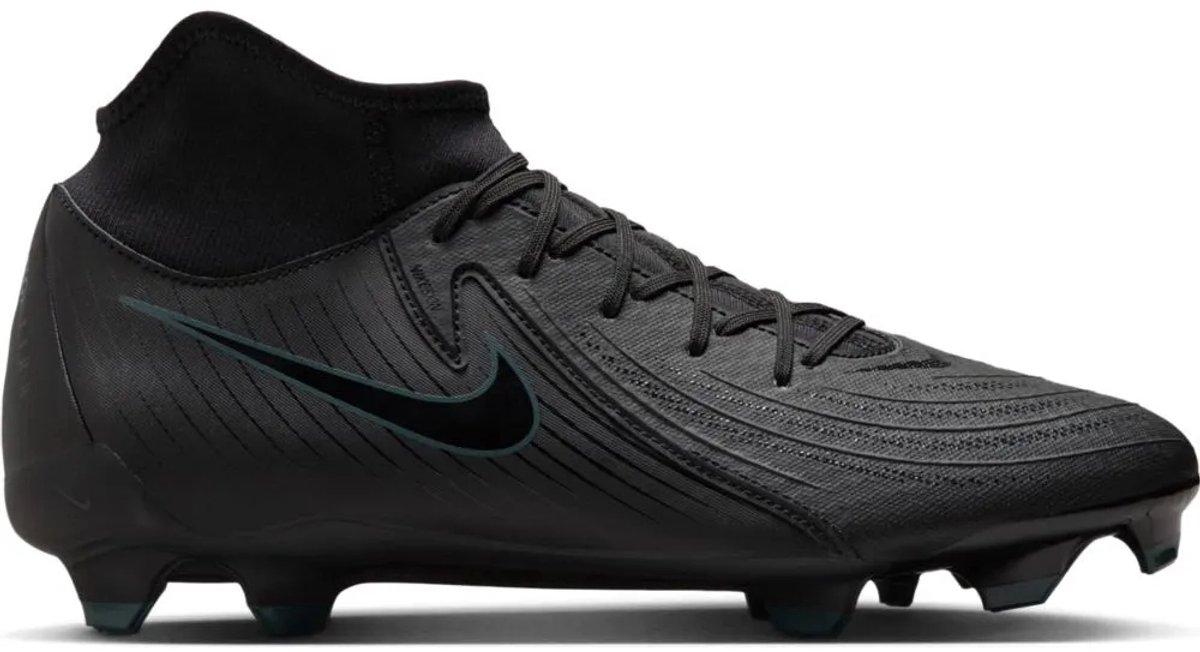 Zwarte Nike Phantom Luna II Academy FG/MG voetbalschoenen, maat EU 38 1/2, met gestroomlijnd ontwerp en comfortabele pasvorm.
