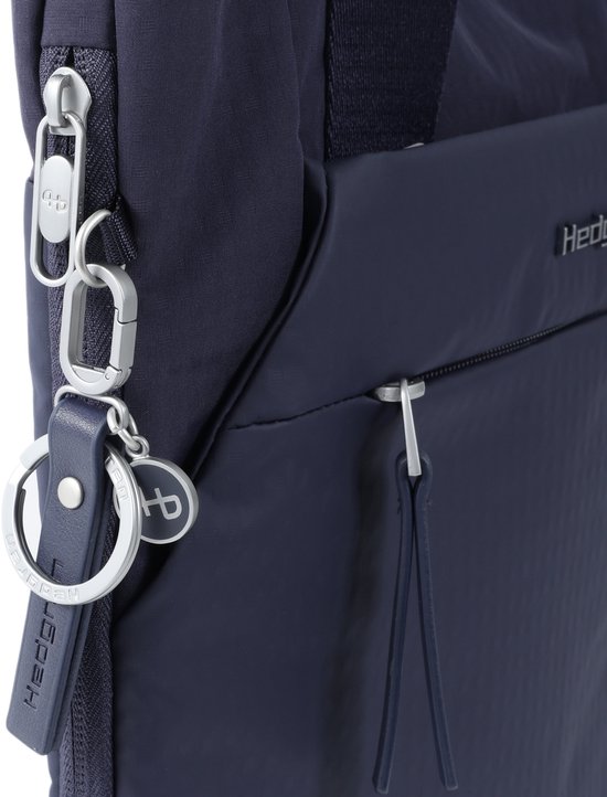Sluitingen en sleutelhanger met logo van de donkerblauwe Hedgren tas.