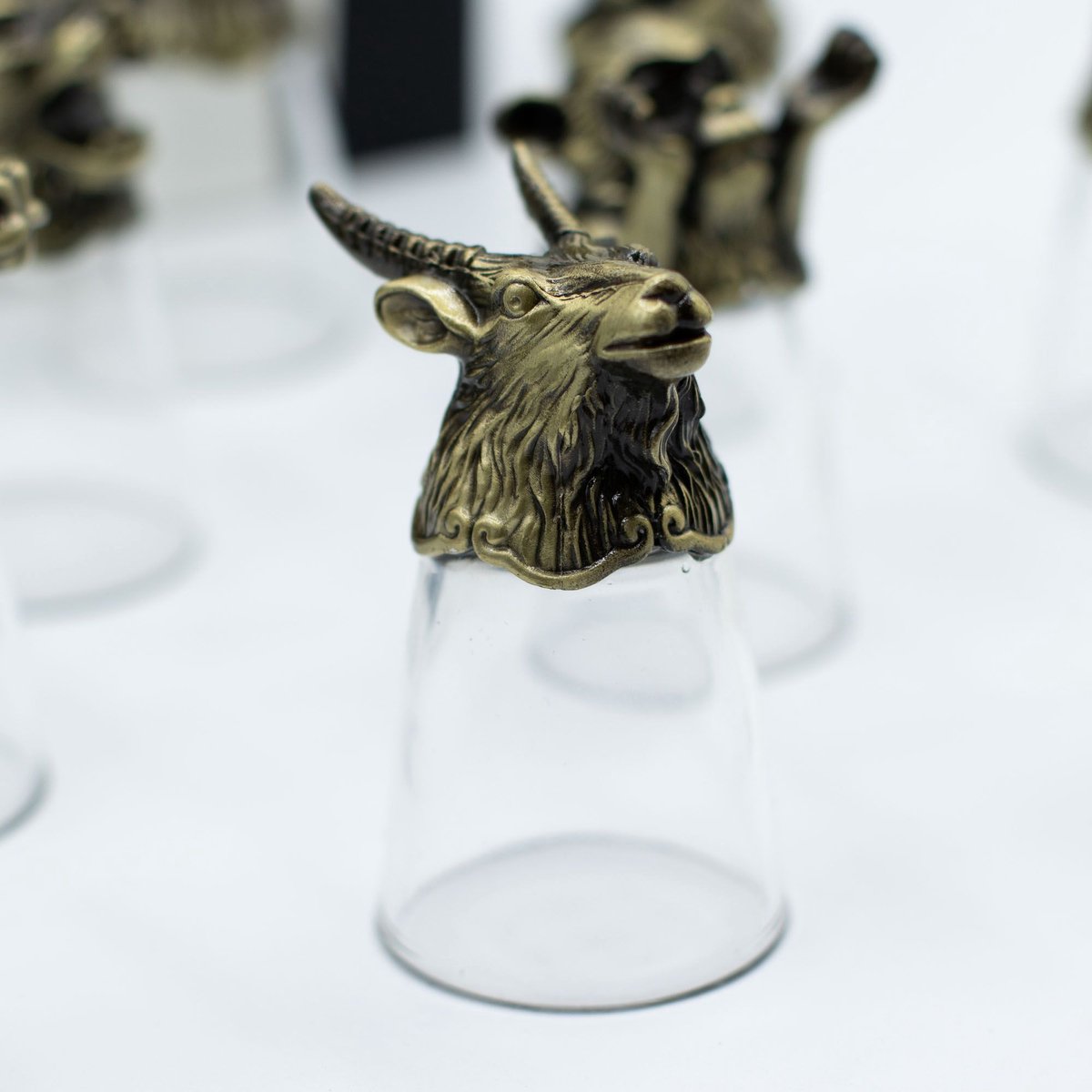 Shotglazen 25ml - Set 12 stuks in geschenkdoos - Chinese Zodiac Creatures Series - Handgemaakt Glas - Messing Sculpturen - Luxe Geschenkdoos