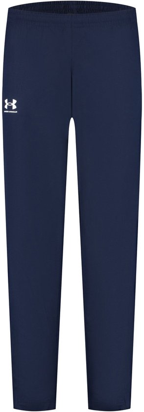 Donkerblauwe Under Armour sportbroek met wit logo op linkerbeen.