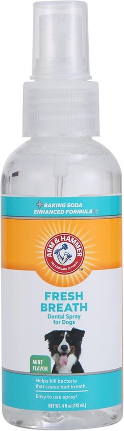 De voorkant van de Arm & Hammer Fresh Breath Dental Spray fles, met een hond die op het etiket wordt afgebeeld.