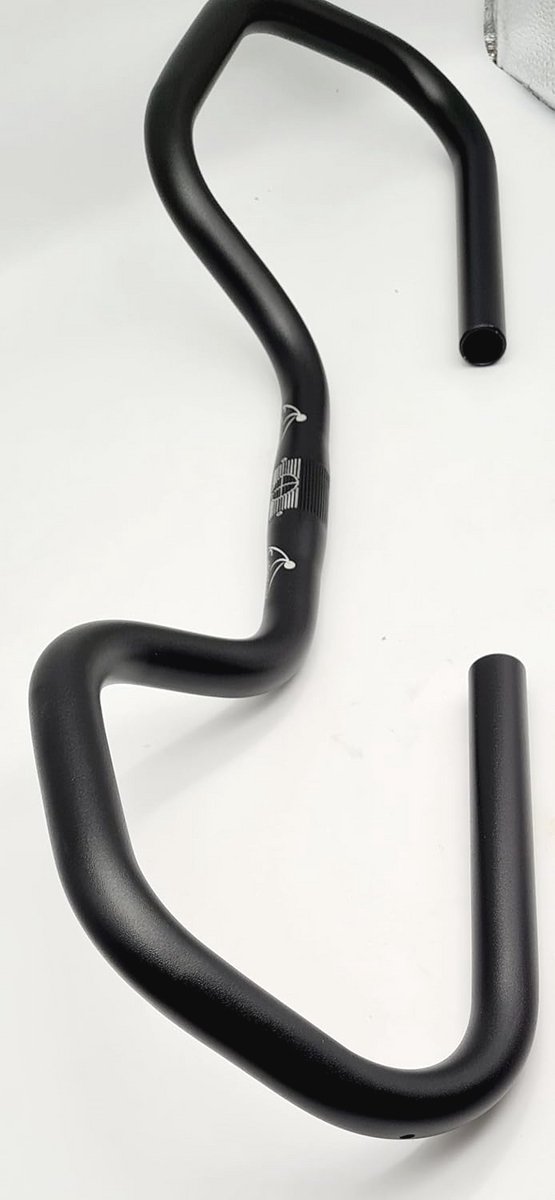 Multifunctioneel Aluminium Fietsstuur met 3 Greepposities - 25,4 mm Klem - 620 mm Breedte