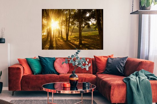 Le soleil d'automne se lève sur une forêt sombre Poster 120x80 cm - Tirage photo sur Poster (décoration murale salon / chambre)