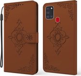 Voor Samsung Galaxy A21s Reliëf Fortuin Bloem Patroon Horizontale Flip Leren Case met Houder & Kaartsleuf & Portemonnee & Lanyard (Bruin)