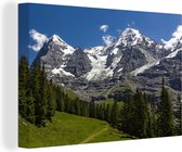 Canvas Schilderij Bossen voor de bergen de Eiger en Monch in Zwitserland - 60x40 cm - Wanddecoratie