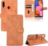 Voor Samsung Galaxy A20s Effen Kleur Huidgevoel Magnetische Gesp Horizontale Flip Kalfsstructuur PU Lederen Case met Houder & Kaartsleuven & Portemonnee (Bruin)