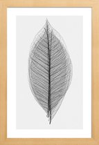 JUNIQE - Poster in houten lijst Skeleton of a Leaf -30x45 /Wit & Zwart