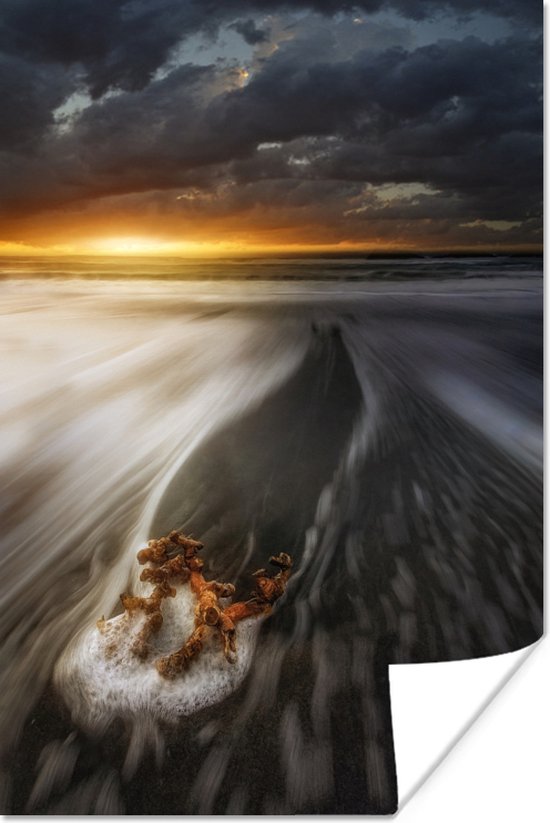 Zonsondergang op strand met dreigende wolken 20x30 cm - klein / Zee en Strand - Foto print op Poster (wanddecoratie woonkamer / slaapkamer)