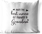 Buitenkussens - Tuin - Moederdag quote ''only the best moms get promoted to grandma'' op een witte achtergrond - 40x40 cm