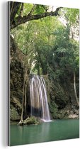 Wanddecoratie Metaal - Aluminium Schilderij Industrieel - Een hoge waterval in het Thaise Nationaal park Erawan - 40x60 cm - Dibond - Foto op aluminium - Industriële muurdecoratie - Voor de woonkamer/slaapkamer