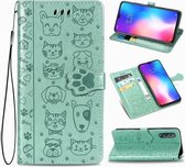 Voor xiaomi 9 se schattige kat en hond reliëf horizontale flip lederen tas met beugel / kaartsleuf / portemonnee / lanyard (groen)