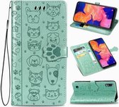 Voor Galaxy A10 schattige kat en hond reliëf horizontale flip lederen tas met beugel / kaartsleuf / portemonnee / lanyard (groen)