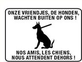 De honden wachten buiten sticker, tweetalig, wit zwart 210 x 297 mm