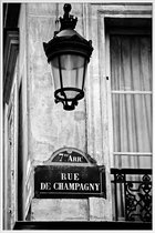 JUNIQE - Poster met kunststof lijst Rue de Champagny -20x30 /Grijs &