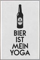 JUNIQE - Poster met kunststof lijst Bier Ist Mein Yoga -40x60 /Grijs &
