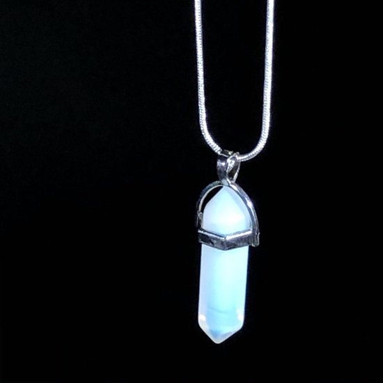 Gouden collier en hanger met een natuurlijk Opaal en diamanten