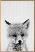 JUNIQE - Poster met kunststof lijst Baby vos - monochrome foto -13x18