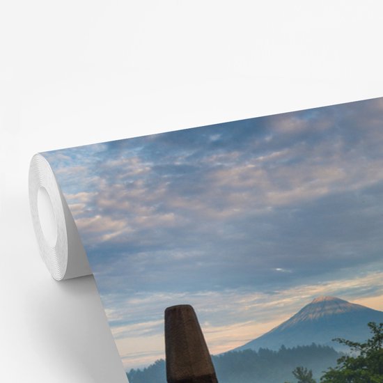 Papier peint vinyle - Lever du soleil au temple de Borobudur en Indonésie largeur 600 cm x hauteur 400 cm - Tirage photo sur papier peint (disponible en 7 tailles)