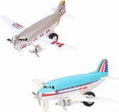 Speelgoed propellor vliegtuigen setje van 2 stuks lichtblauw en grijs 12 cm - Vliegveld maken spelen voor kinderen
