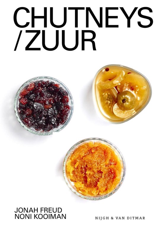Drie glazen schaaltjes met chutneys en zuur in donkerrood, geel en oranje. Titel: CHUTNEYS / ZUUR.