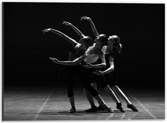 Dibond - Sierlijke Dansers op Podium (zwart/wit) - 40x30cm Foto op Aluminium (Met Ophangsysteem)