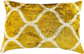 Lalay Ikat Velvet Kussen SMILE MUSTARD GOLD. Luxe sierkussen met een touch of glamour. Fluweel, Zijde en Katoen. 60x40 cm