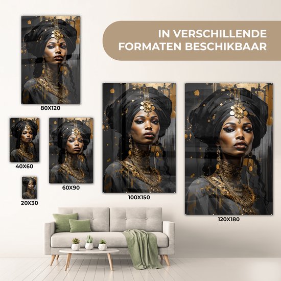 Verschillende formaten van een portret van een vrouw met zwarte tulband en gouden sieraden.