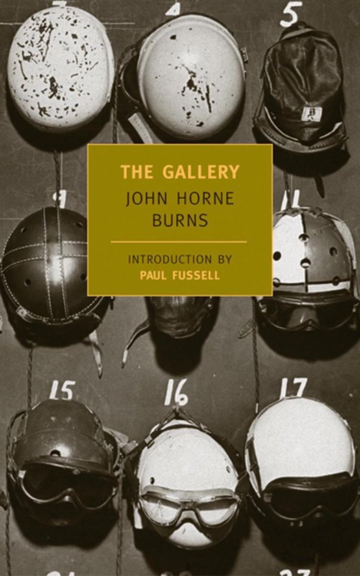 Boekomslag van "The Gallery" van John Horne Burns met een verzameling van verschillende helmen.