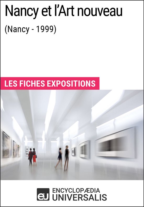 Een tentoonstellingsruimte met kunst aan de muren en wazige figuren die kunst bekijken.
