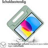 iMoshion Tablet Hoes Kinderen Geschikt voor iPad 10.9 (2022) - iMoshion Kidsproof Backcover met handvat - Groen /Olive Green