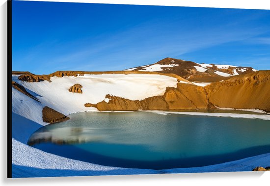 Canvas - Meer in Cirkelvormige Berg met Sneeuw - 120x80 cm Foto op Canvas Schilderij (Wanddecoratie op Canvas)