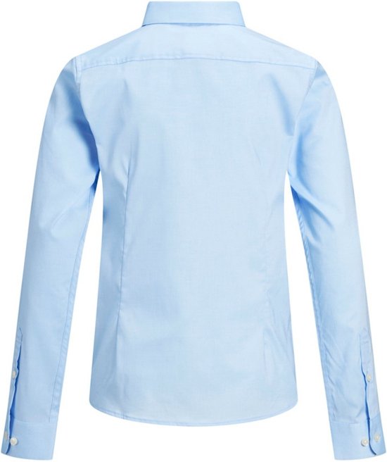 Arrière d'une chemise bleu clair à manches longues avec fermeture boutonnée.