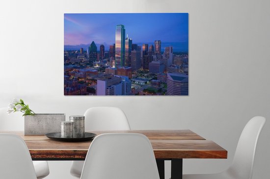 Le crépuscule du soir de Dallas au Texas avec un ciel violet Toile 90x60 cm - Tirage photo sur toile (Décoration murale salon / chambre)