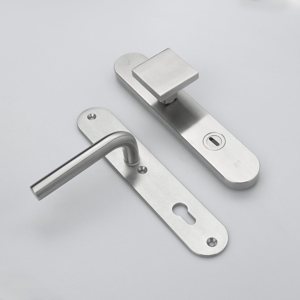 MASSIEF RVS Tzunali Deurbeslag. Model MINHO SKG*** BREED T=15/5 VKTB (kerntrek) PC92 BUITEN KNOP ALMADA; BINNEN KRUK PORTO
