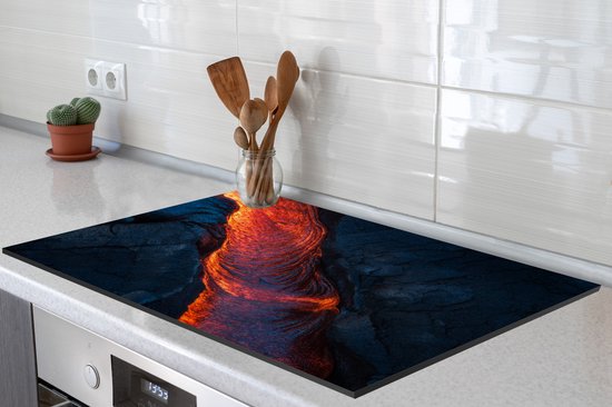 KitchenYeah® Inductie beschermer 81.2x52 cm - Lava uit een vulkaan - Kookplaataccessoires - Afdekplaat voor kookplaat - Inductiebeschermer - Inductiemat - Inductieplaat mat