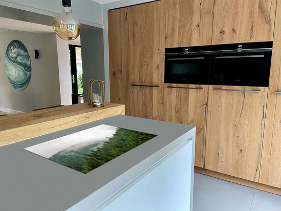 Chefcare Inductie Beschermer Groen Bos met Bomen tijdens de Mist - 81x52 cm - Afdekplaat Inductie - Kookplaat Beschermer - Inductie Mat