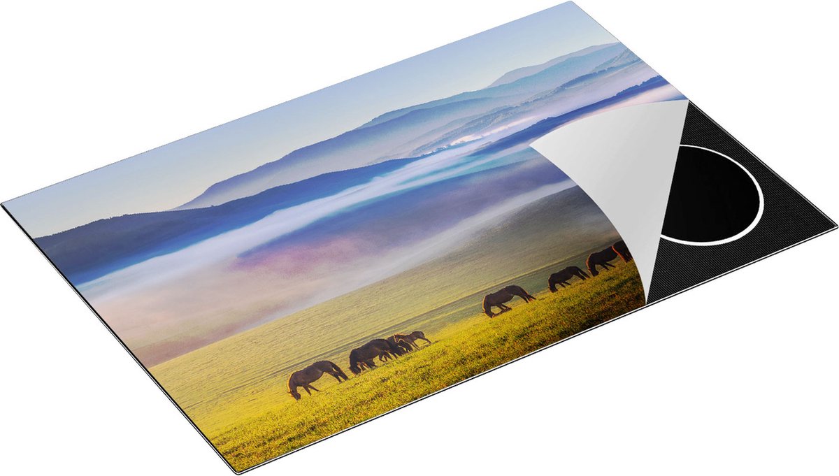 Chefcare Inductie Beschermer Kudde Wilde Paarden in de Wei bij Heuvels - 81,6x52,7 cm - Afdekplaat Inductie - Kookplaat Beschermer - Inductie Mat