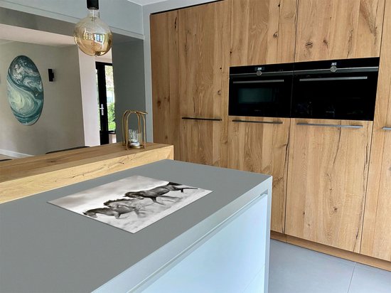 Chefcare Inductie Beschermer Drie Bruine Paarden - Zwart Wit - 65x52 cm - Afdekplaat Inductie - Kookplaat Beschermer - Inductie Mat