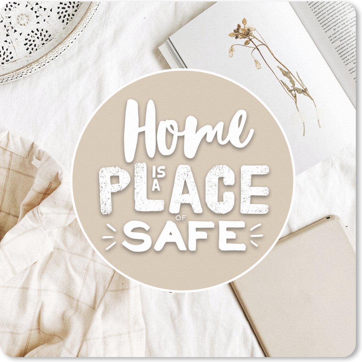 Muismat XXL 50x50 cm - Bureau onderlegger - Bureau mat Spreuken - 'Home is a place of safe' - Quotes - Bureaumat - Gaming mousepad xl - Bureaulegger groot - Computer deskmat