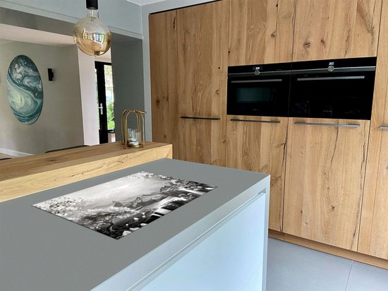 Chefcare Inductie Beschermer Illustratie van Watervallen met Bloesems - Zwart Wit - 80x50 cm - Afdekplaat Inductie - Kookplaat Beschermer - Inductie Mat